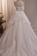Elegant Tulle Spaghetti Straps Ball Gown Wedding Dress with Beads