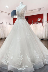 Long Ball Gown V-neck Spaghetti Straps Tulle Lace Wedding Dress