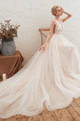 Round Neckline Sleeveless A-line Lace Up Sweep Train Lace Appliques Wedding Dresses